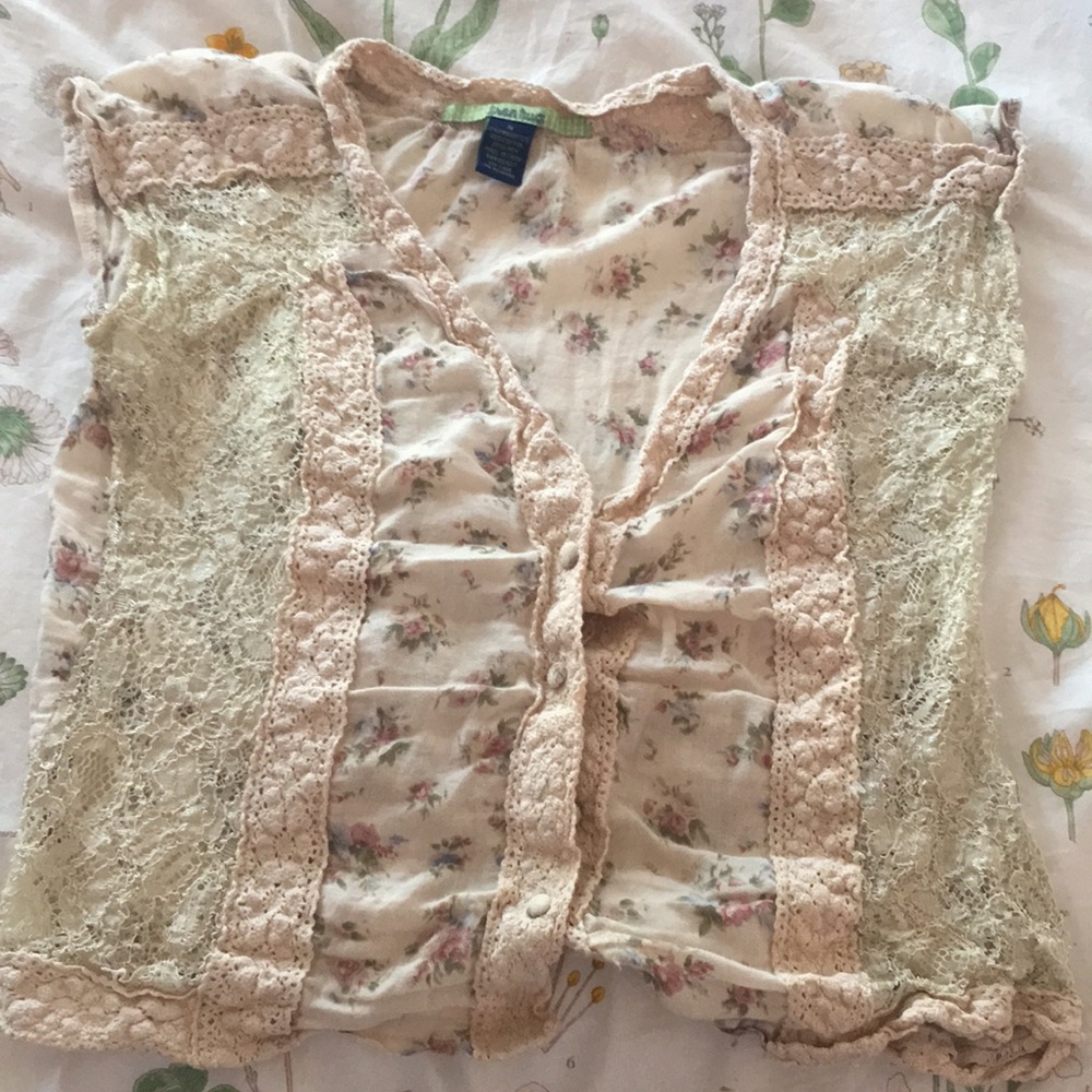 VINTAGE FLORAL TOP